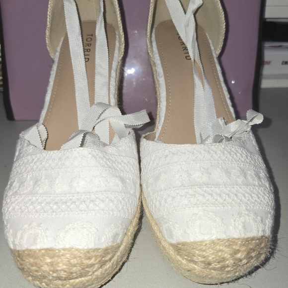 Torrid white/tan Wedge, size 9ww - Picture 6 of 7